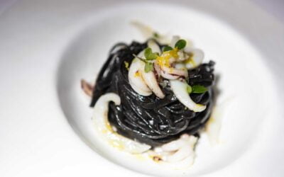 Fettuccine al nero di seppia con seppia in bianco al sentore di limone ligure
