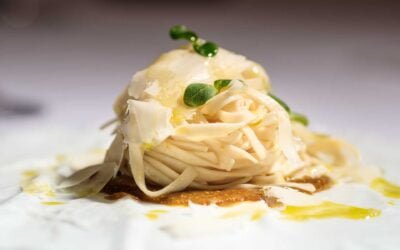 Fettuccine Senatore Cappelli al pesto di pistacchi e scaglie di Parmigiano 40 mesi